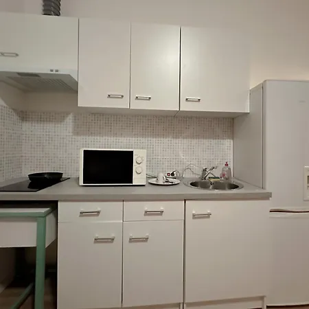 Avec Balcon アパート *